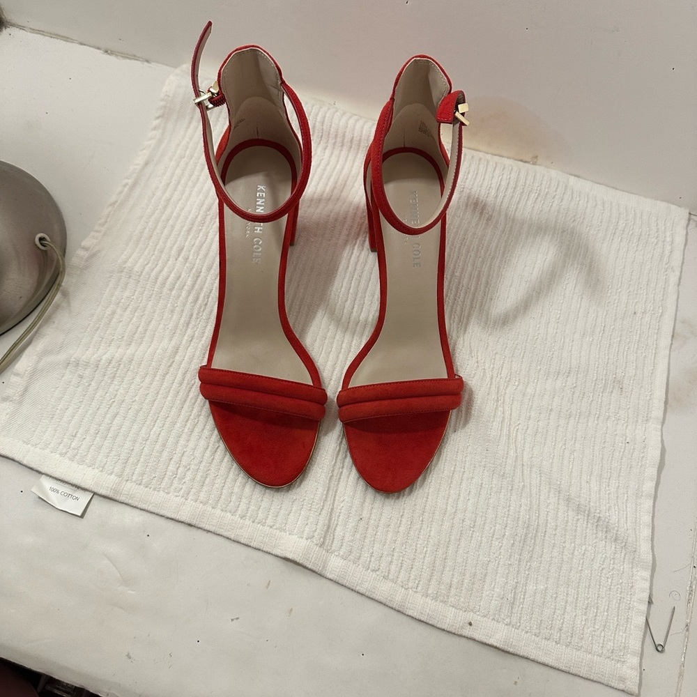 Kenneth Cole Reaction Vibrant Red Heels